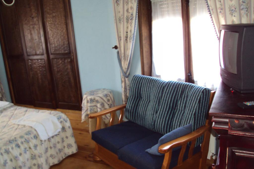 Artesano I Y III Guest House นาวาร์เรดอนดา เด เกรโดส ห้อง รูปภาพ
